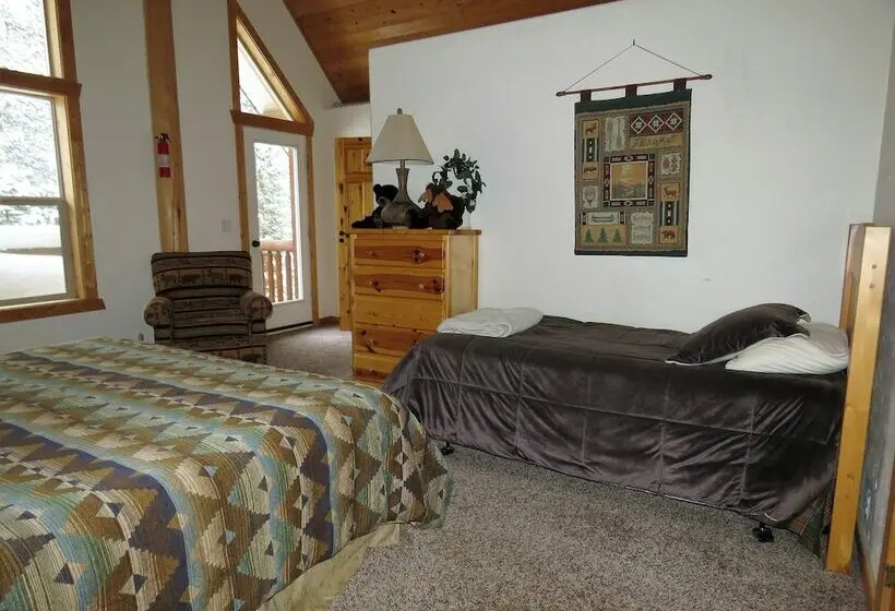 Superior Kolmen Hengen Huone, The Hideaway Lodge