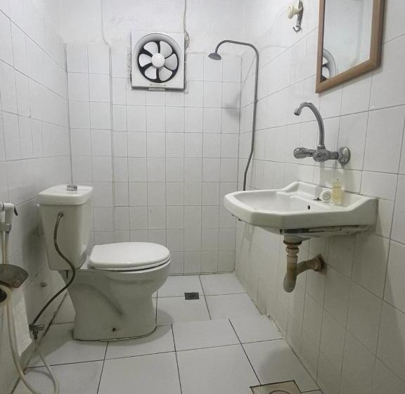 اتاق استاندارد یک تخته با سرویس بهداشتی مشترک, Orient Gate