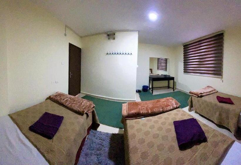 اتاق استاندارد سه نفره, Orient Gate