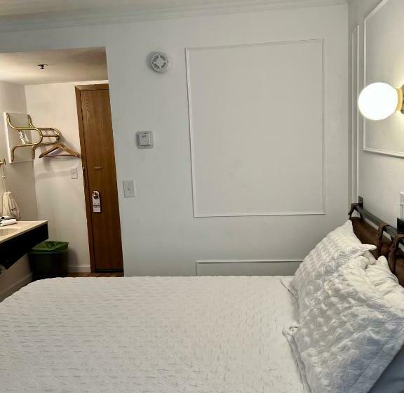 스탠다드 룸, The Brooks Hotel Restaurant And Lounge