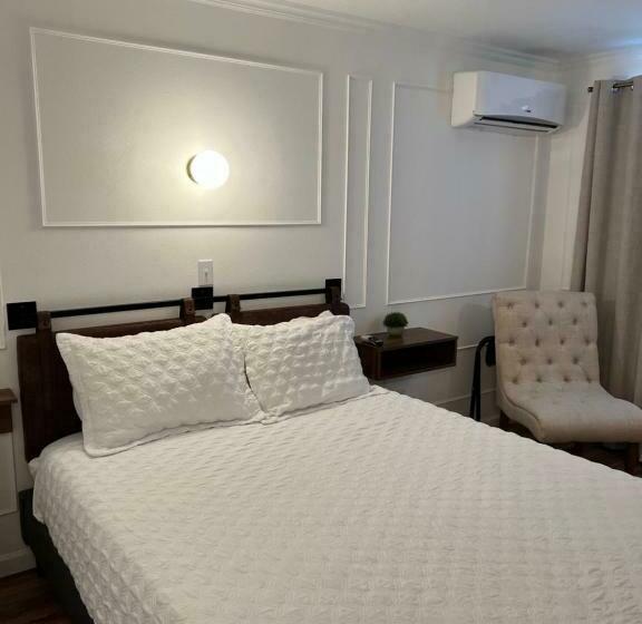 스탠다드 룸, The Brooks Hotel Restaurant And Lounge