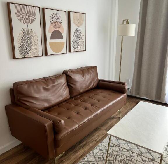 디럭스 스위트 킹 침대, The Brooks Hotel Restaurant And Lounge