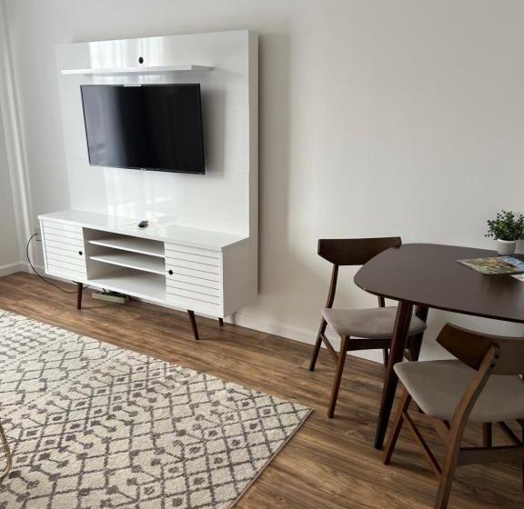 디럭스 스위트 킹 침대, The Brooks Hotel Restaurant And Lounge