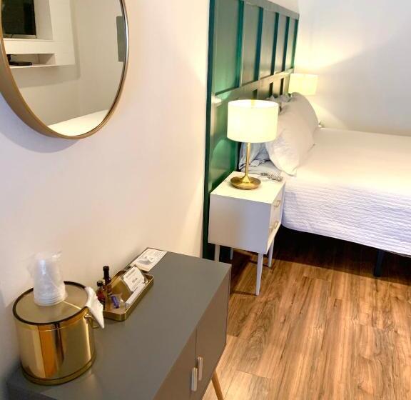 디럭스 스위트 킹 침대, The Brooks Hotel Restaurant And Lounge