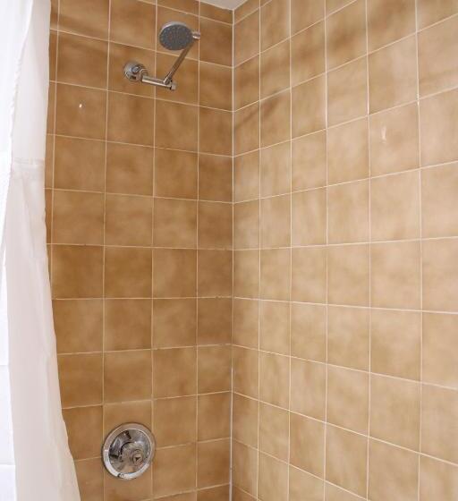 스위트 킹사이즈 침대, The Brooks Hotel Restaurant And Lounge