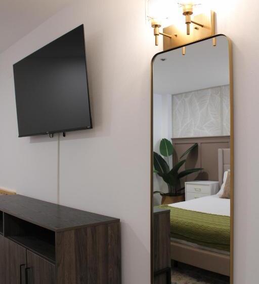 스위트 킹사이즈 침대, The Brooks Hotel Restaurant And Lounge