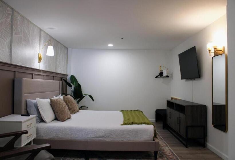 스위트 킹사이즈 침대, The Brooks Hotel Restaurant And Lounge