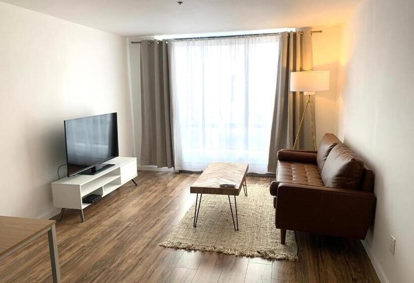 디럭스 스위트 킹 침대, The Brooks Hotel Restaurant And Lounge