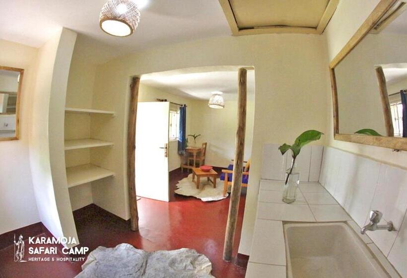 استودیوی استاندارد, Kara Tunga Safari Camp