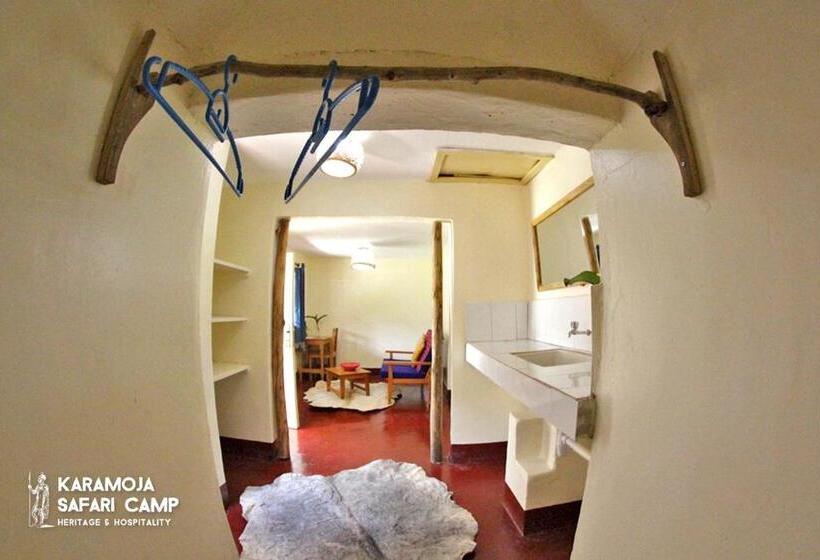 استودیوی استاندارد, Kara Tunga Safari Camp