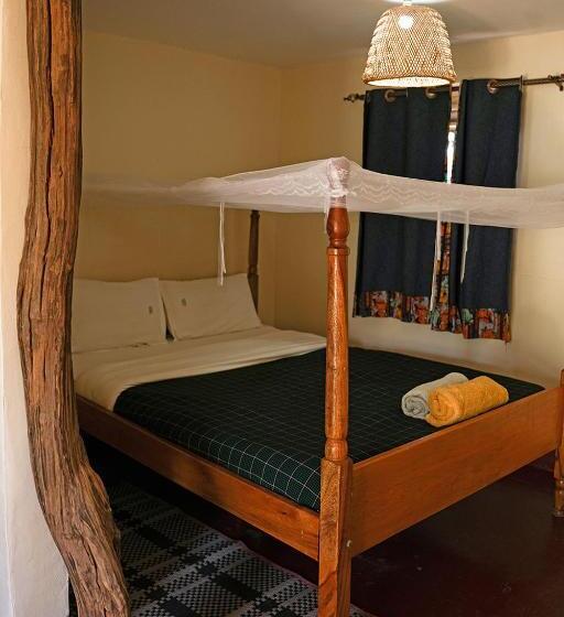 استودیوی استاندارد, Kara Tunga Safari Camp