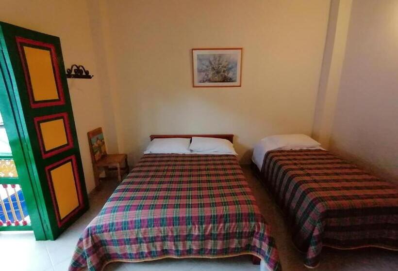 اتاق استاندارد سه تخته با بالکن, Balcones Del Parque Jardin