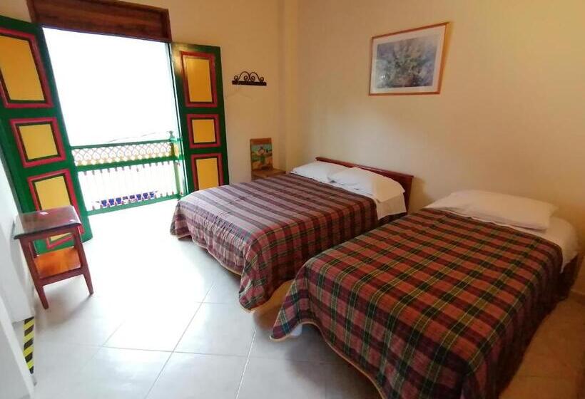 اتاق استاندارد سه تخته با بالکن, Balcones Del Parque Jardin