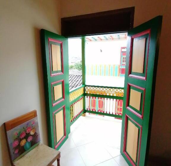 اتاق استاندارد سه تخته با بالکن, Balcones Del Parque Jardin