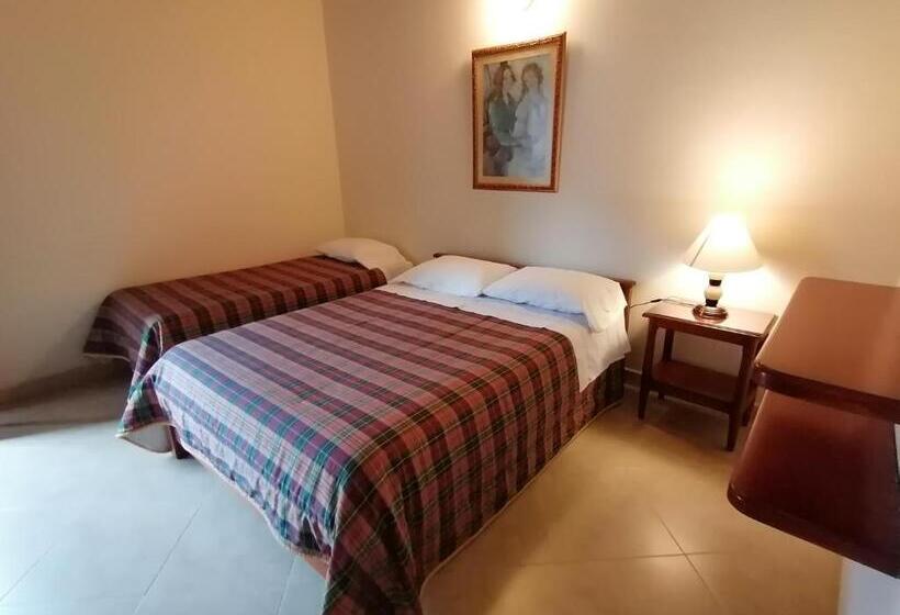 اتاق استاندارد سه تخته با بالکن, Balcones Del Parque Jardin