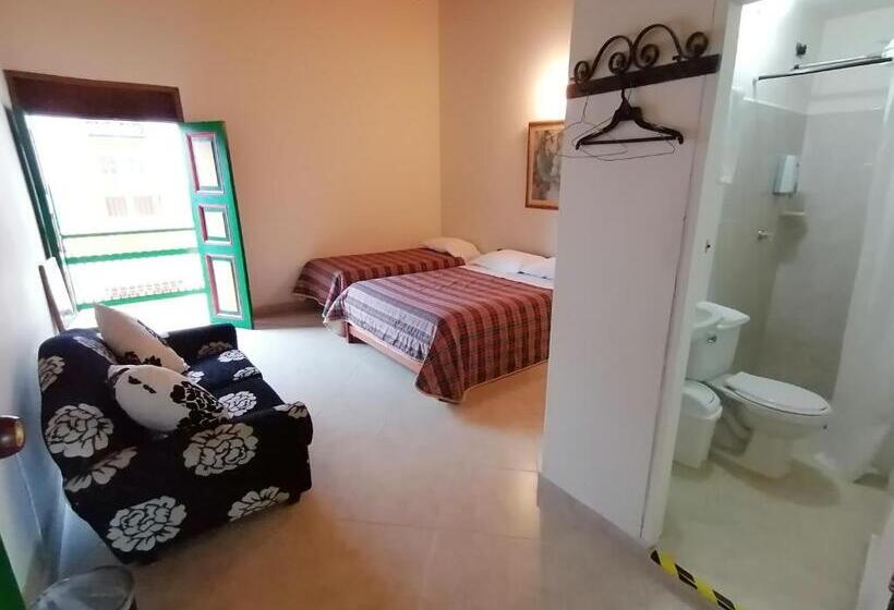 اتاق استاندارد سه تخته با بالکن, Balcones Del Parque Jardin