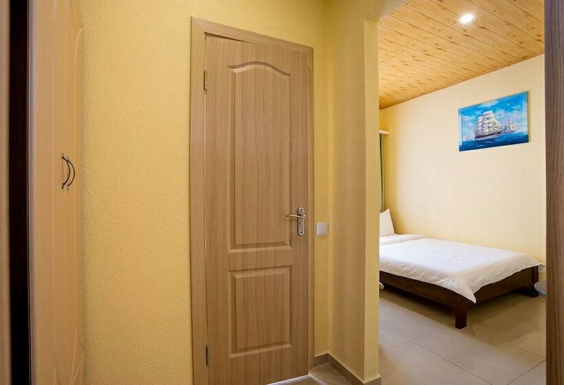 اتاق استاندارد, Crystal