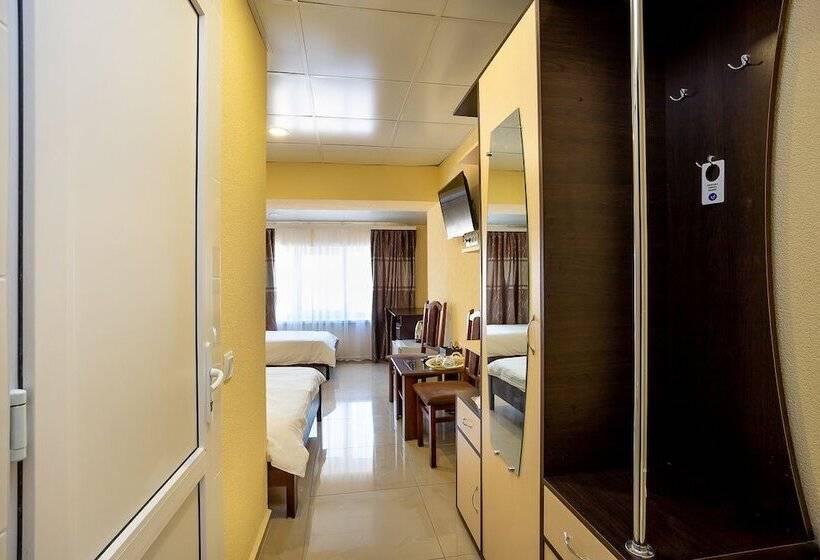 اتاق استاندارد سه نفره, Crystal