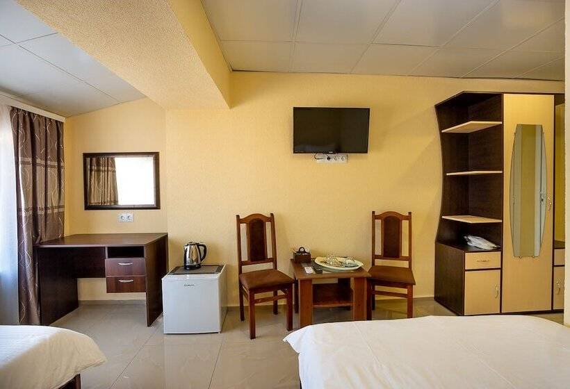 اتاق استاندارد سه نفره, Crystal