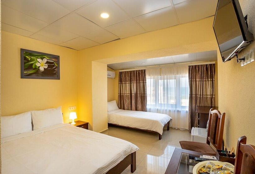 اتاق استاندارد سه نفره, Crystal