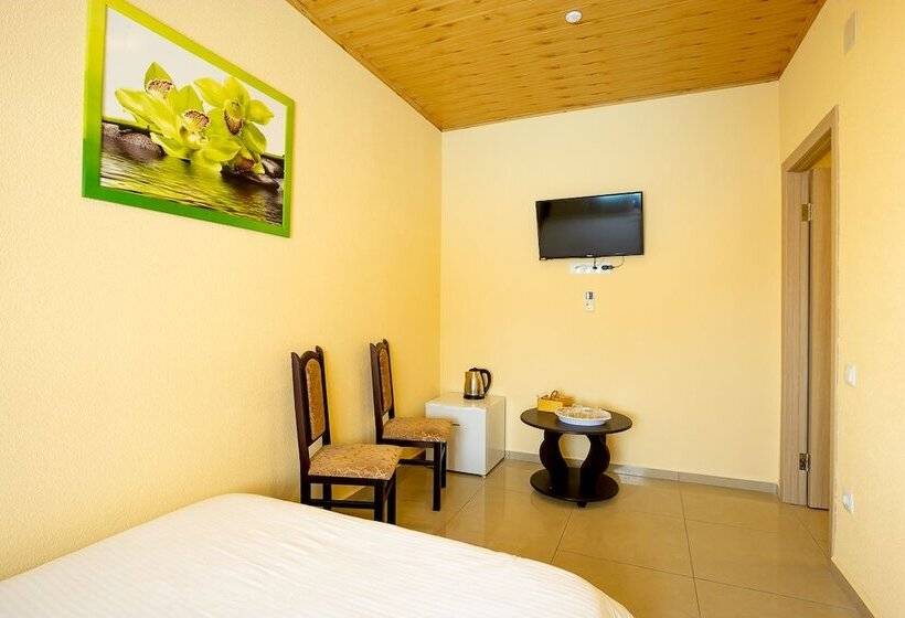 اتاق خانوادگی, Crystal