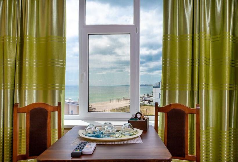 اتاق خانوادگی, Crystal