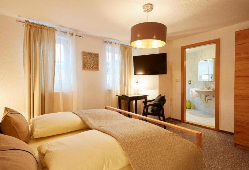 Номер Economy, Fränkischer Hof