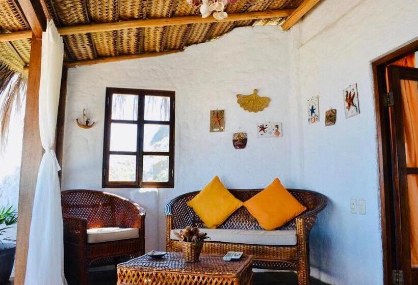 سوییت جونیور با چشمانداز دریا, Smiling Crab