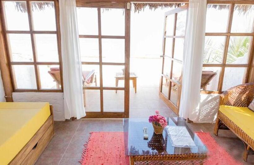 سوییت جونیور با چشمانداز دریا, Smiling Crab