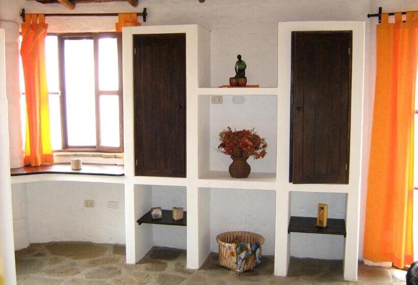 اتاق خانوادگی با چشمانداز دریا, Smiling Crab