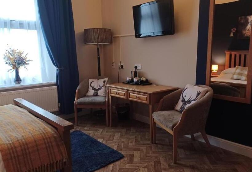 이코노미 룸, The Renishaw Rooms