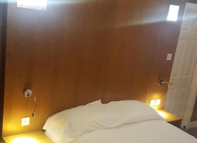 이코노미 룸, The Renishaw Rooms