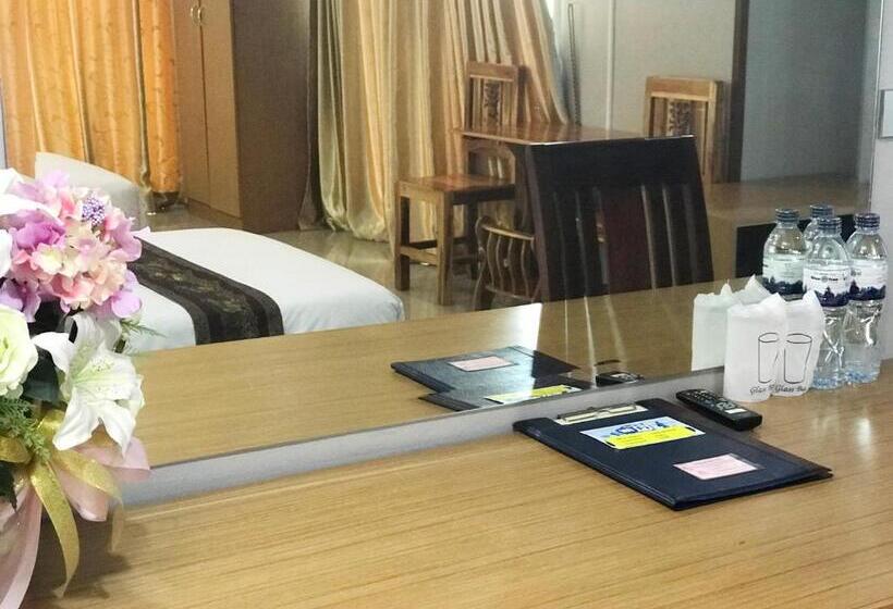 غرفة قياسية مزوَّدة بتراس, Toh Buk Seng Ayutthaya