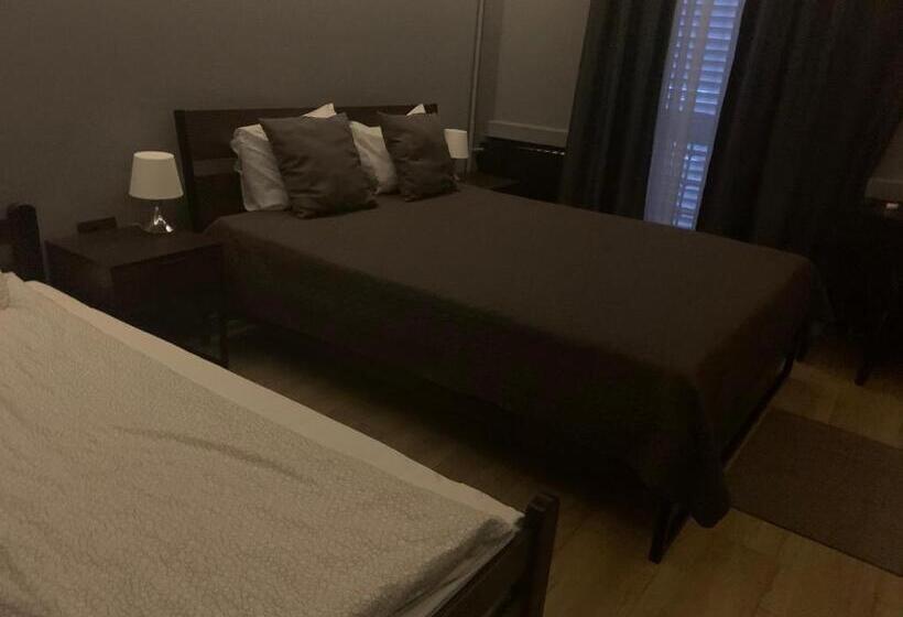 اتاق لوکس سه تخته, Motel Stari Hrast