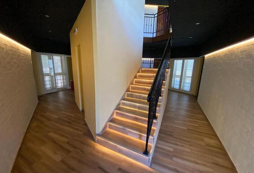 اتاق لوکس سه تخته, Motel Stari Hrast