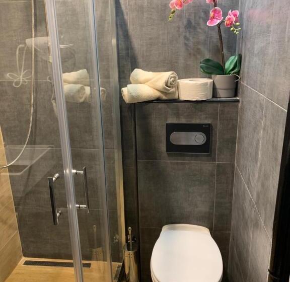 اتاق لوکس سه تخته, Motel Stari Hrast