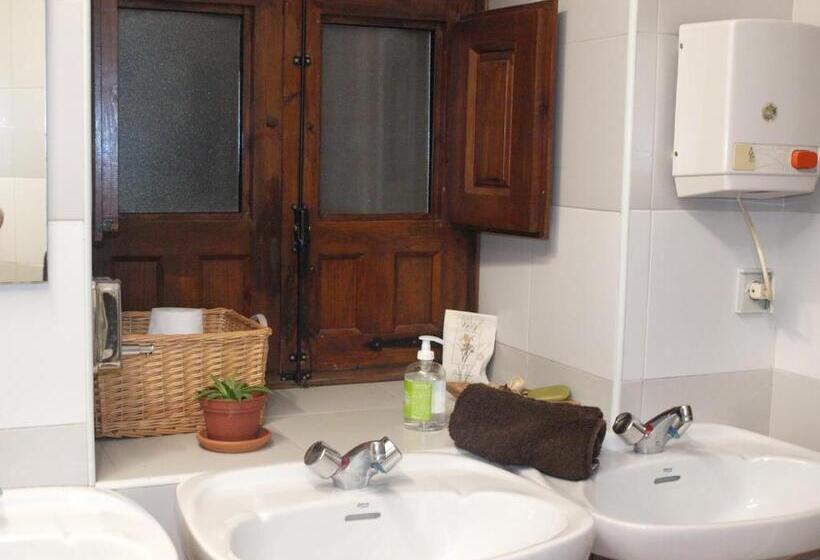 Номер Стандарт Совместная Ванная, Las Huellas De Cameros