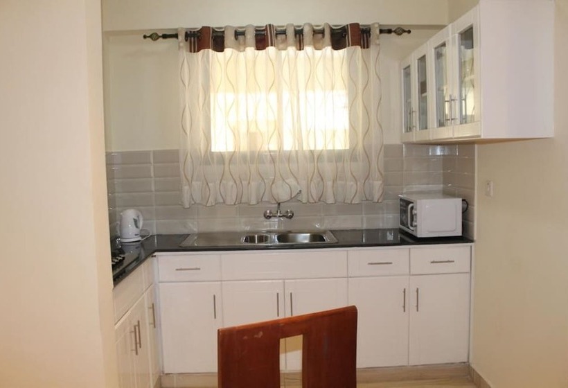 استودیوی استاندارد, Cranes Suites