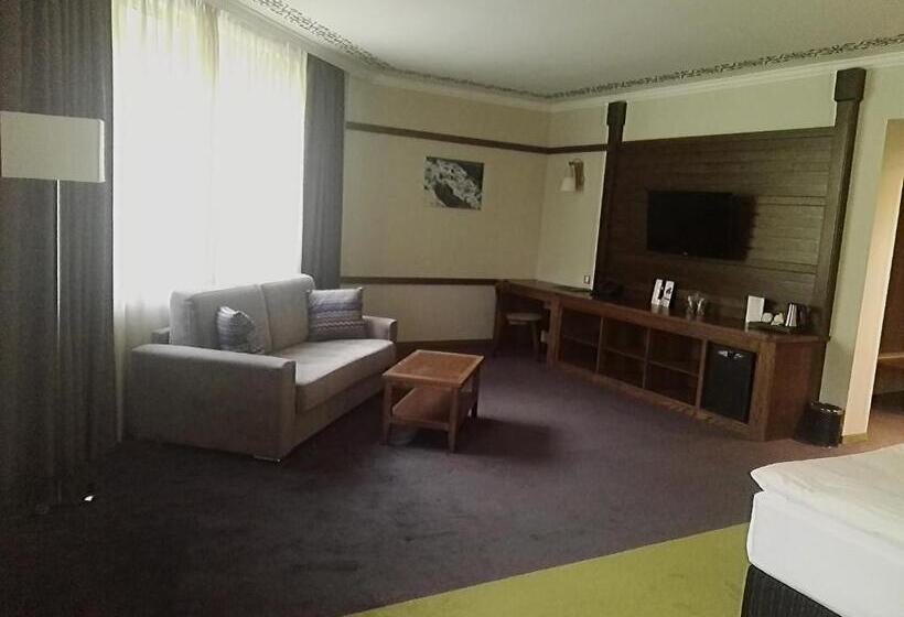 스탠다드 스튜디오, Hot Springs Medical And Spa