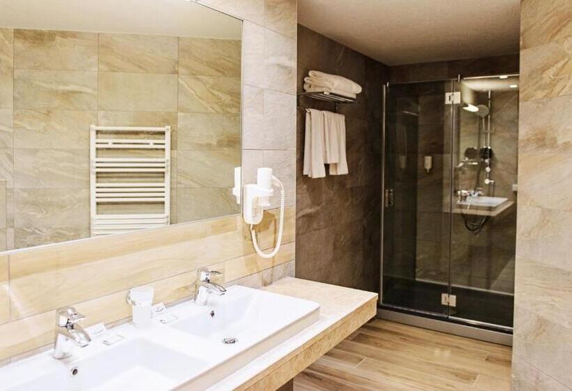 스탠다드 스튜디오, Hot Springs Medical And Spa