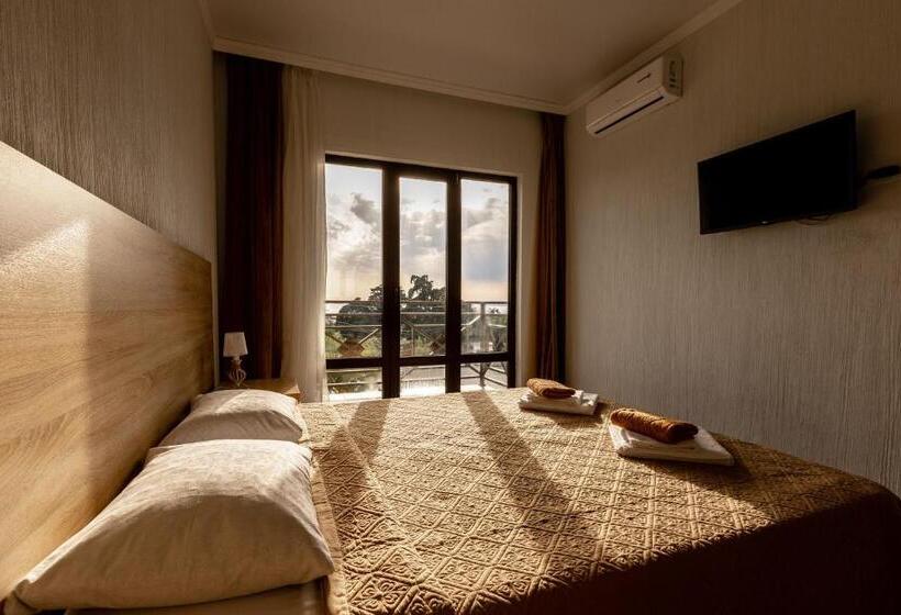 اتاق لوکس با بالکن, Paradise