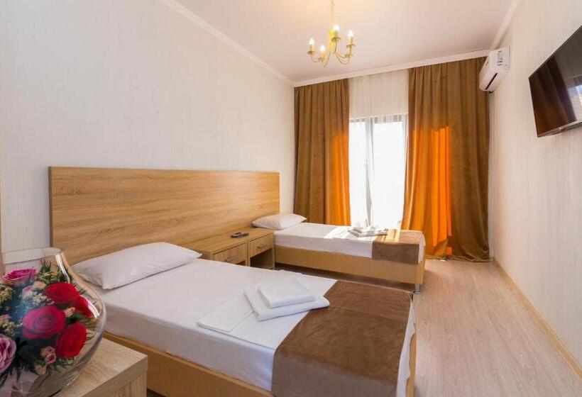 اتاق لوکس با بالکن, Paradise