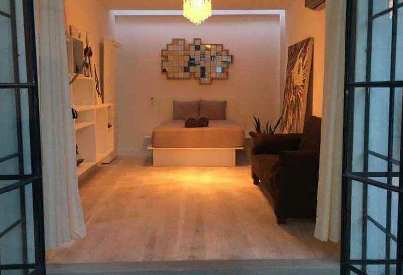 اتاق لوکس, Radio Tulum