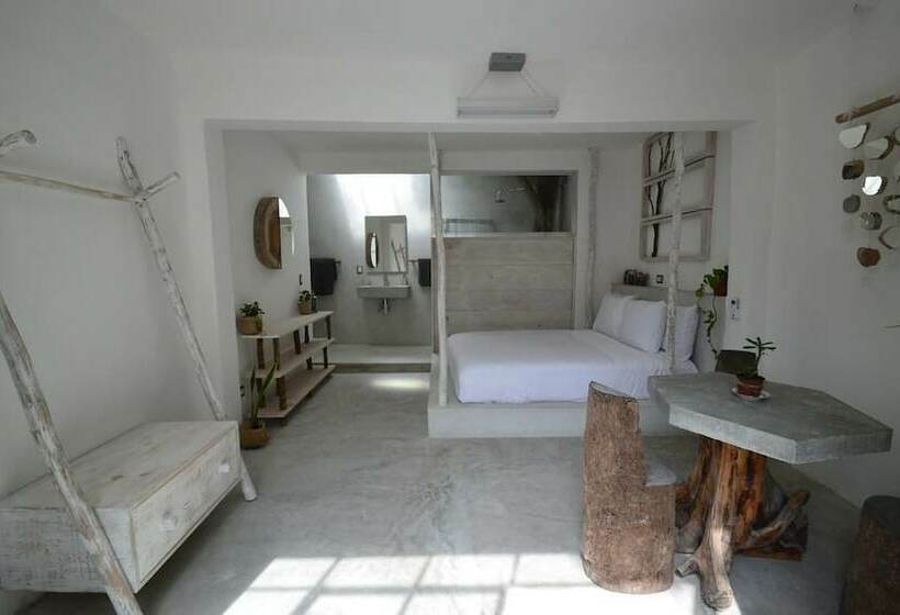 اتاق لوکس, Radio Tulum