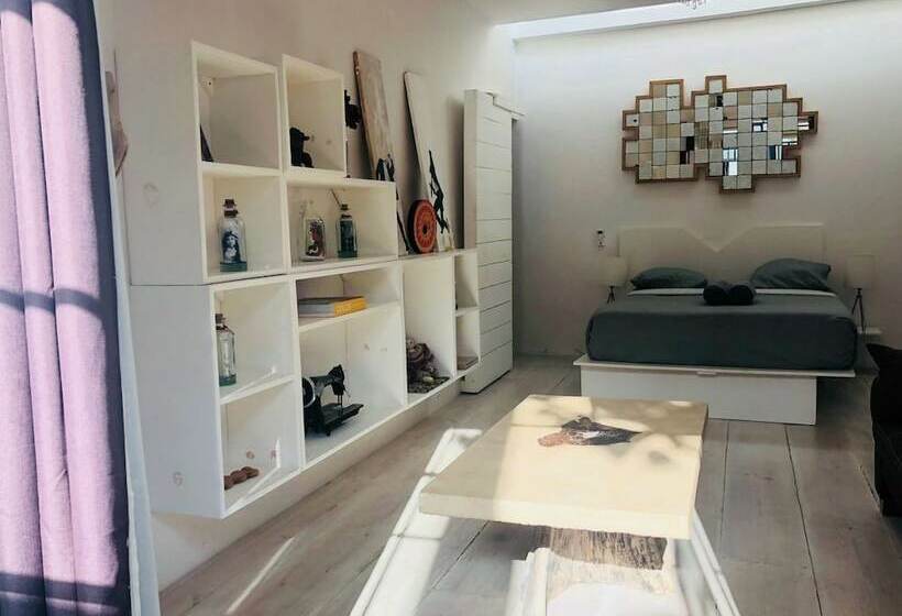 اتاق لوکس, Radio Tulum