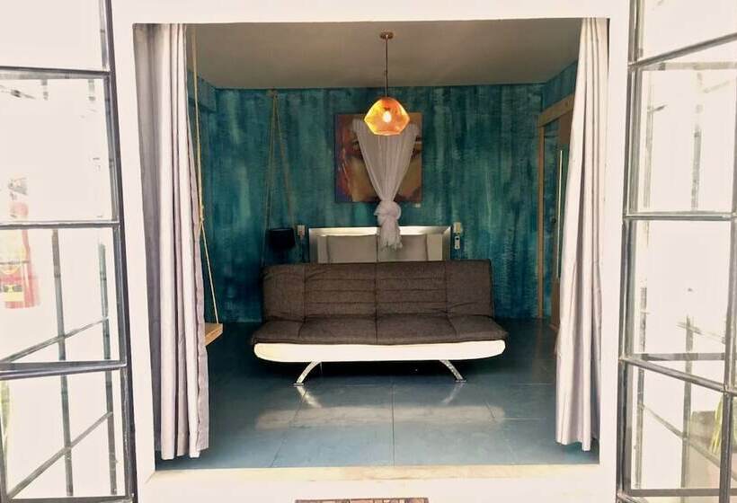 اتاق لوکس, Radio Tulum