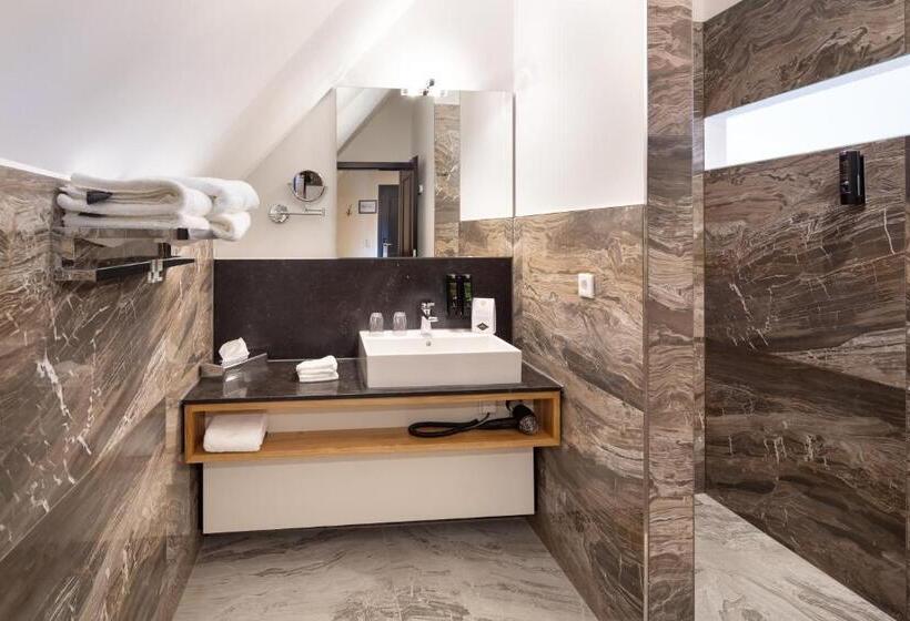 إستوديو ديلوكس, Rittergut Osthoff