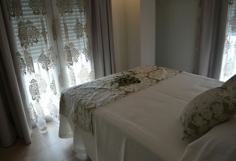 غرفة قياسية ثلاثية, Villa Olivar