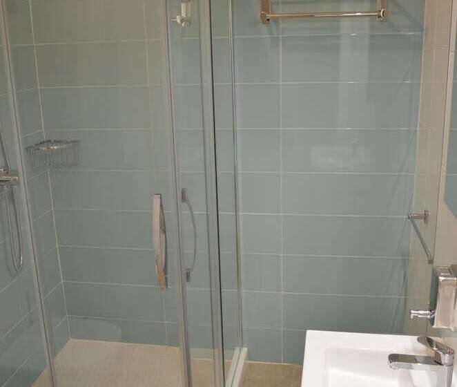 غرفة قياسية ثلاثية, Villa Olivar