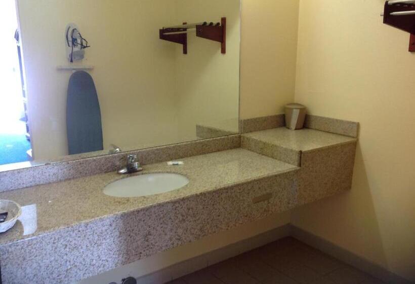 스탠다드 룸 킹사이즈 침대, Executive Inn & Suites